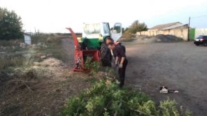 ИСПЫТАНИЯ ИЗМЕЛЬЧИТЕЛЯ ВЕТОК НА ТРАКТОРЕ ЮМЗ. ТРАКТОР НЕ ТЯНЕТ . НУЖНО 1500 ОБОРОТОВ В 1 МИНУТУ