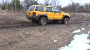 Джип гранд чероки на заднем приводе.