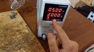 Я купил импульсный лабораторный блок питания HY3005B
