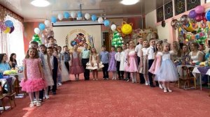 Песня "Мы идём в первый класс"  (О. Воеводина) Группа №8 "Знайки"