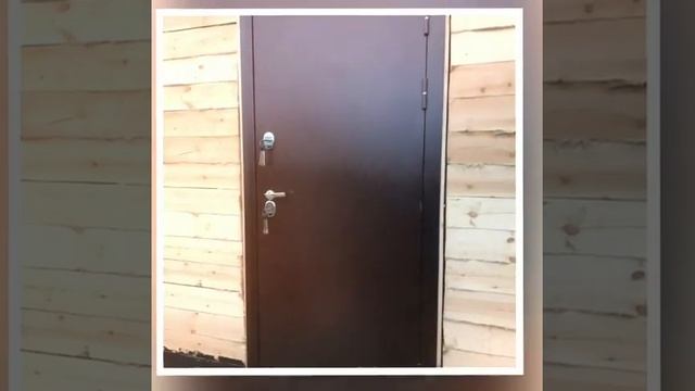 Входная дверь в деревянный дом