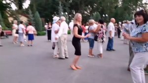 С розою красивою!🕺💃😉.mp4