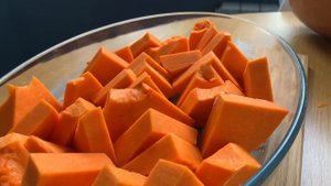 Запекаем в духовке сочную тыкву кусочками с сахаром