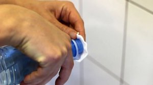 Как и чем убрать супер клей момент с пальцев  рук в домашних условиях