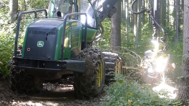 John Deere 1270e - Forest Romania смотреть онлайн