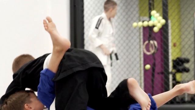 Джиу-Джитсу для детей в школе единоборств JIULAB смотреть онлайн