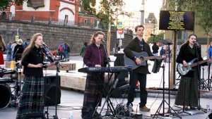 Мы словно звезды – Мария Коробова – авторский псалом звучит у Красной площади