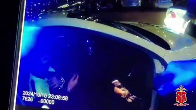 Петербуржец уличён полицией в незаконном ношении формы сотрудника ДПС и управлении машиной без прав