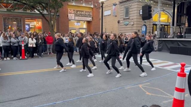 Penn State Orchesis Dance Company - Allen Street Jam смотреть онлайн