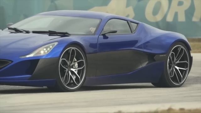 CURVARE CON LA COPPIA: come funziona il TORQUE VECTORING? смотреть онлайн