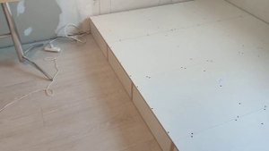 ПОДИУМ ДЛЯ ЗОНИРОВАНИЯ ПОМЕЩЕНИЯ.