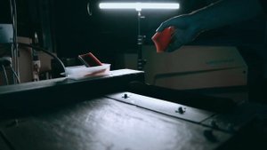Как профи готовятся к сезону: ремонт, шлифовка, заточка кантов, парафин