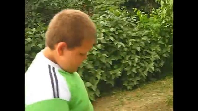 Пухлый помыл ноги в луже))) смотреть онлайн