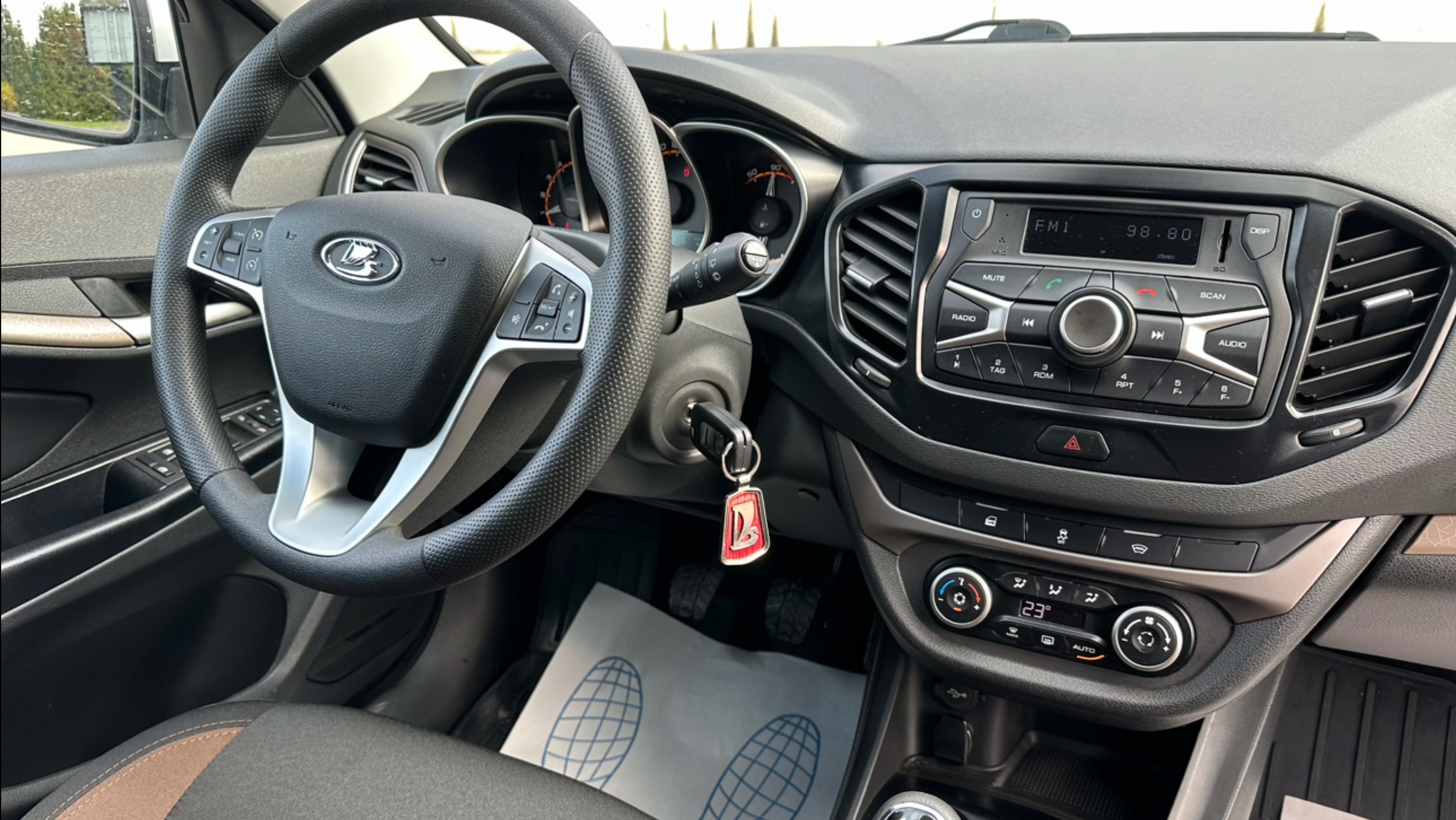 LADA Vesta SW 2019 1.6MT смотреть онлайн