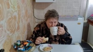 Мукбанг. Фаршированный перец и голубцы.Капучино и рулетики из лаваша.