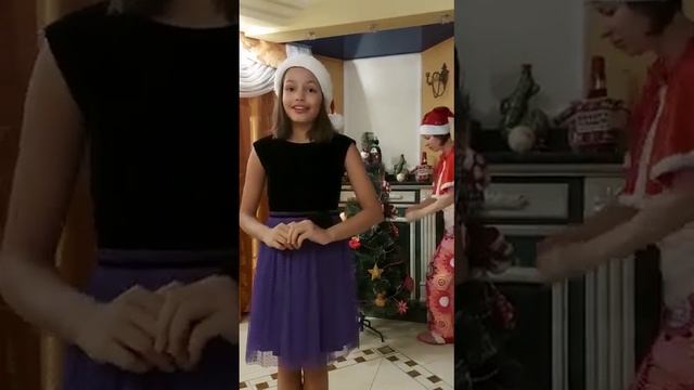 Детская песня "Ёлочка смолистая"