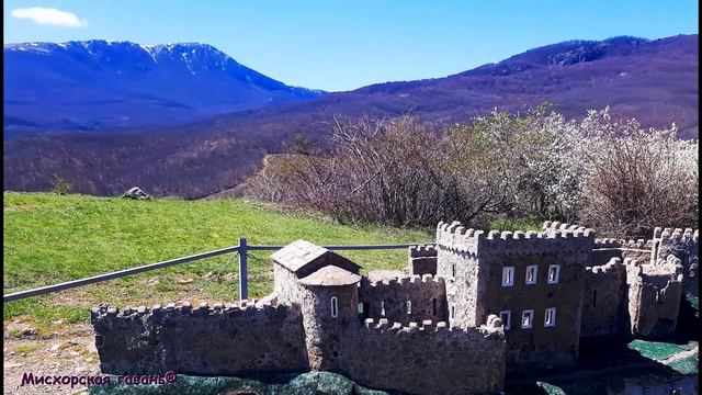 Замок крепость Фуна в Алуште под горой Демерджи Крым