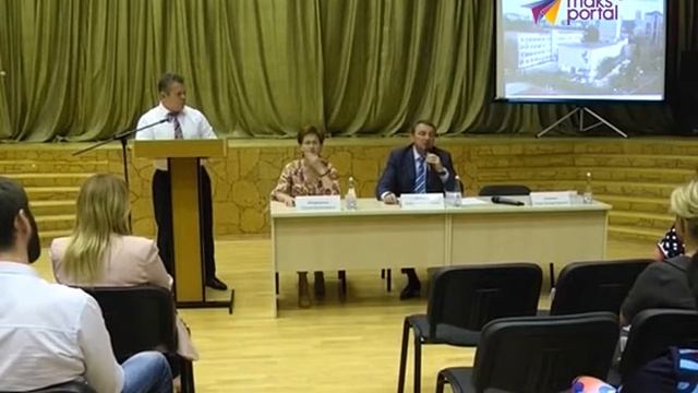 В гимназии 8 состоялось родительское собрание с участием мэра