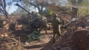 Артиллеристы ведут контрбатарейную стрельбу на Ореховском направлении СВО
