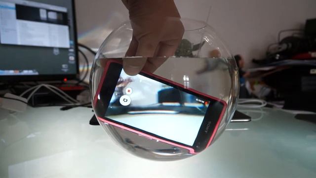 Sony XPERIA Z1 compact im Wassertest смотреть онлайн