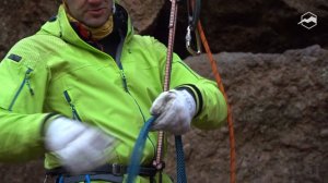 Подъём по закреплённой верёвке на двух жумарах