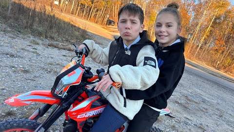 МОЙ СЫН ВЛЮБИЛСЯ. ДЕВЧОНКА ПОВЕЛАСЬ НА ПИТБАЙК ШКОЛЬНИКА(ЧАСТЬ 17) смотреть онлайн