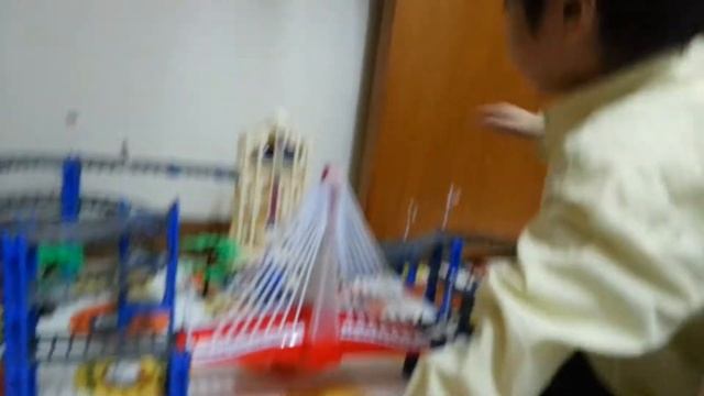 可愛簡單的綜合"電梯，天橋，"玩具 смотреть онлайн