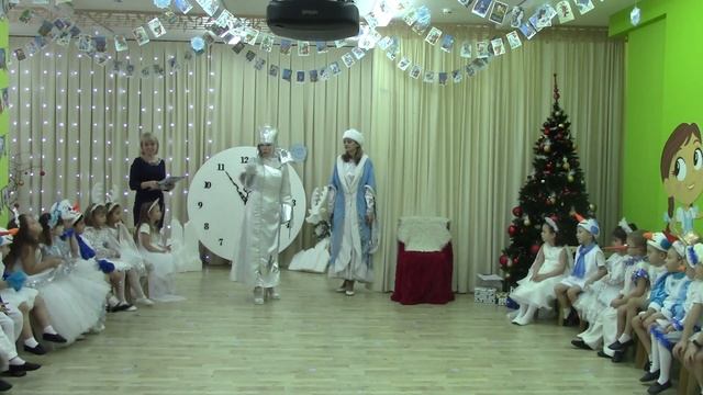 МБДОУ"ДС"Изумрудный город" Новогодний утренник "Волшебные часы" у старшей группы №10 "Пчёлки".