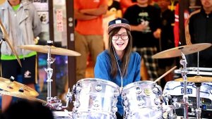 羅小白S white ~ Little Apple（小苹果）Барабанщица-виртуоз из Тайваня.Amazing Girl Drummer