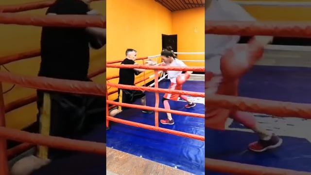 Трешка + Уклон + Двушка | Серии #ударов на лапах 74 | #Бокс | #Тренировки по боксу смотреть онлайн