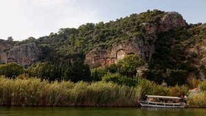 Как появился удивительный некрополь в скалах Турции.