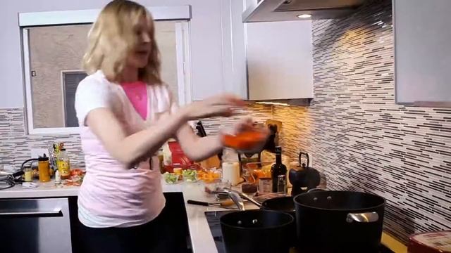 It's Give Your Mechanic a Chicken Day with Katy Franco смотреть онлайн