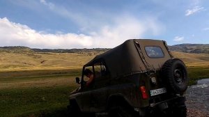 Уаз v 8 ЗМЗ 41!!! .Снято в ответ на испытания  внедорожников в этом же месте, ссылка в описании