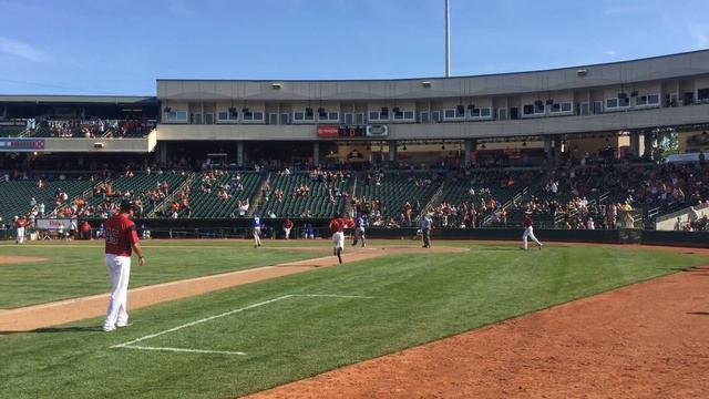 Christian Arroyo's walk off last at bat for the Sacramento Rivercats смотреть онлайн