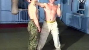 ч4-7-6 удары локтем Боевой раздел Армейский рукопашный бой