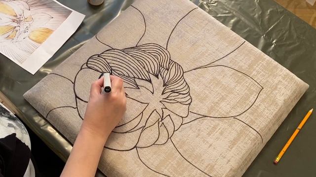 Картина из подушки / Роспись подушки-картины золотым акрилом и маркером!