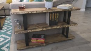 Стол с полками к дивану из дерева и металла.