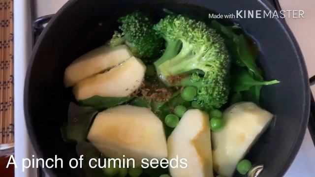 Homemade baby food 6+ 7+ months vegetables and fruit broccoli,apple,peas and spinach