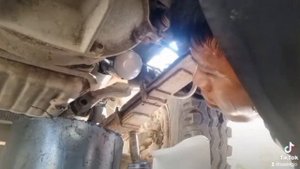 CHANGE OIL FOR ISUZU ELF 4BE1 ENGINE
