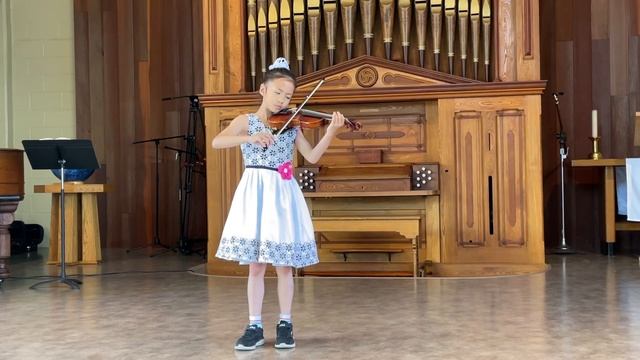 Berry’s year end violin Recital 2023 🎵 Gavotte from Mignon by A. Thomas (suzuki book2) смотреть онлайн