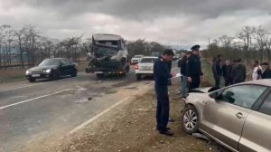 В Дагестане в ДТП с участием микроавтобуса пострадали около 15 человек