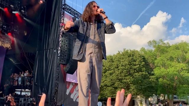 Hozier - Take Me To Church Live @ Shaky Knees 2023 смотреть онлайн
