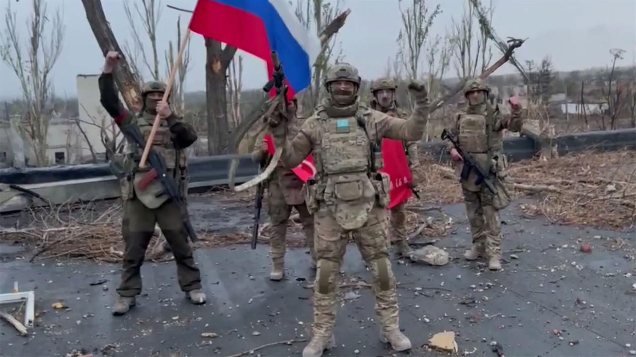 Бойцы Южной группировки войск, освободившие Максимильяновку в ДНР, рассказали о боях за село