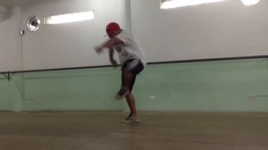 Krump + poppin + lockin e break. Fernando 28.04.13 Santo André, SP Brasil.