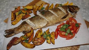 Ленок, запеченный с картошкой по-деревенски