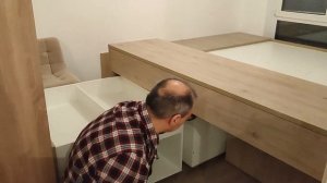 Подиум кровать, которая вмещает больше, чем шкаф-купе.