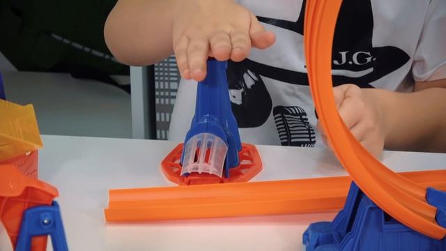 МЕРТВАЯ ПЕТЛЯ! РАСПАКОВКА КРУТОГО НАБОРА ОТ ХОТ ВИЛС смотреть онлайн