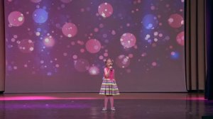 "Dance monkey" Борисова Аня (7 лет) педагог по вокалу Оксана Родина, постановка голоса у детей