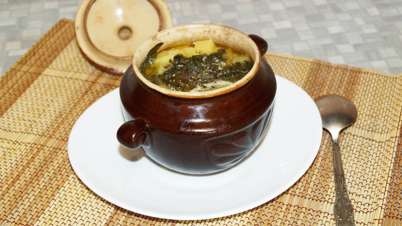 Уха из осетра с картошкой в горшочках