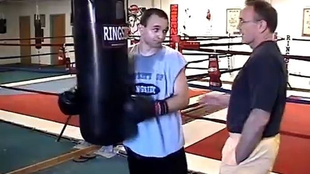 Бокс. Работа с тяжелой грушей. Энциклопедия бокса Джона Брауна. смотреть онлайн